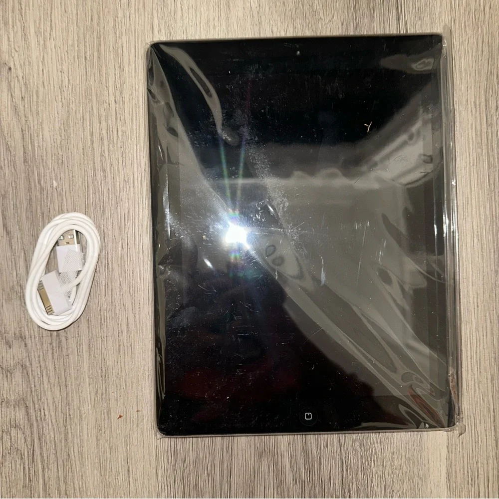 APPLE IPAD A1395 16GB Silver 2nd Gen With Charger